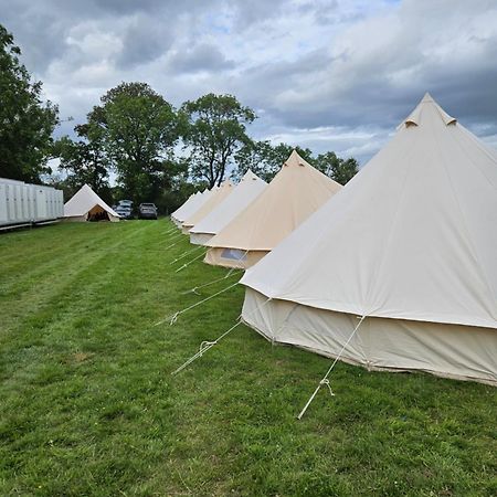Suitehuts @ Silverstone Buitenkant foto