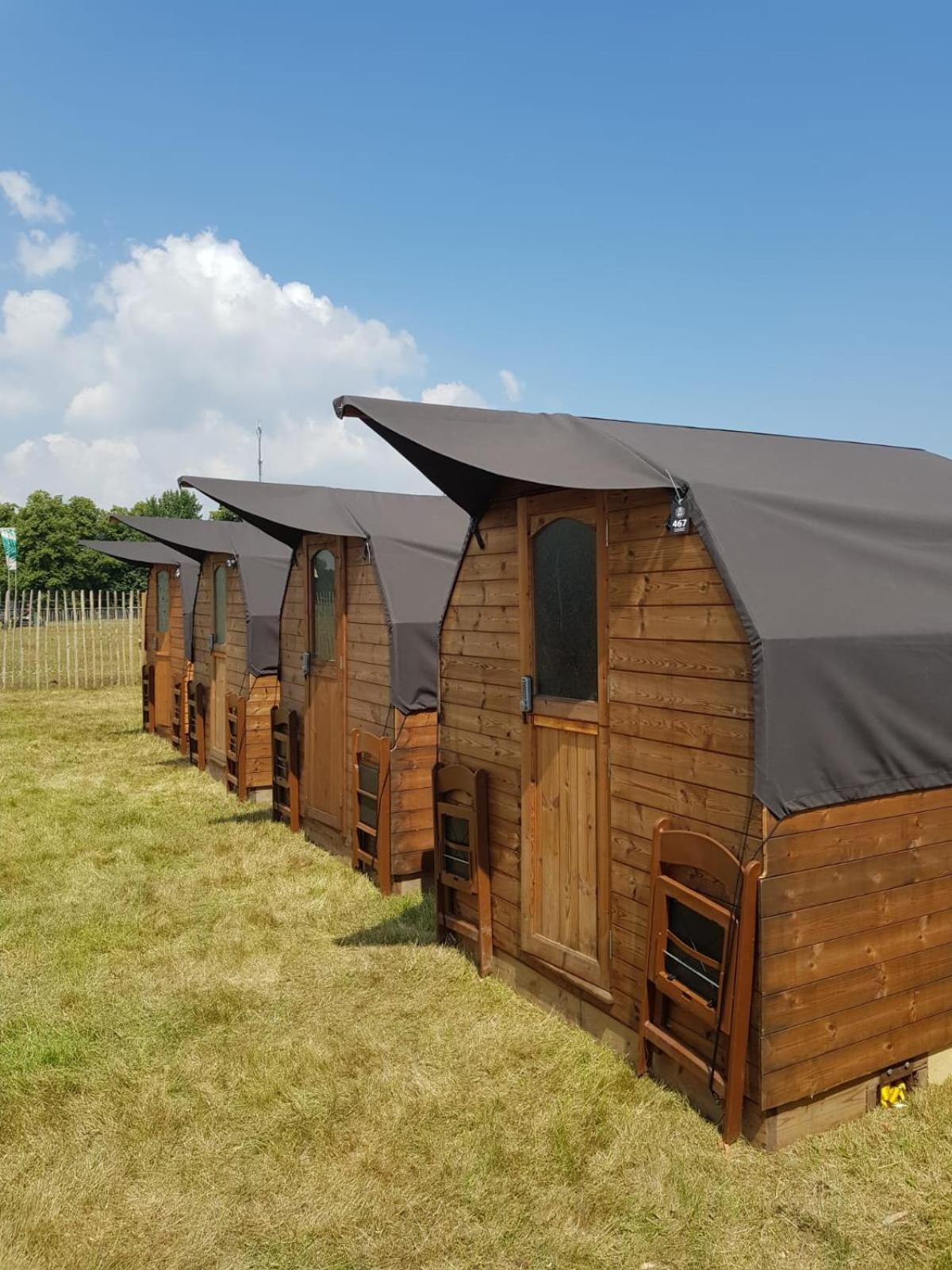 Suitehuts @ Silverstone Buitenkant foto