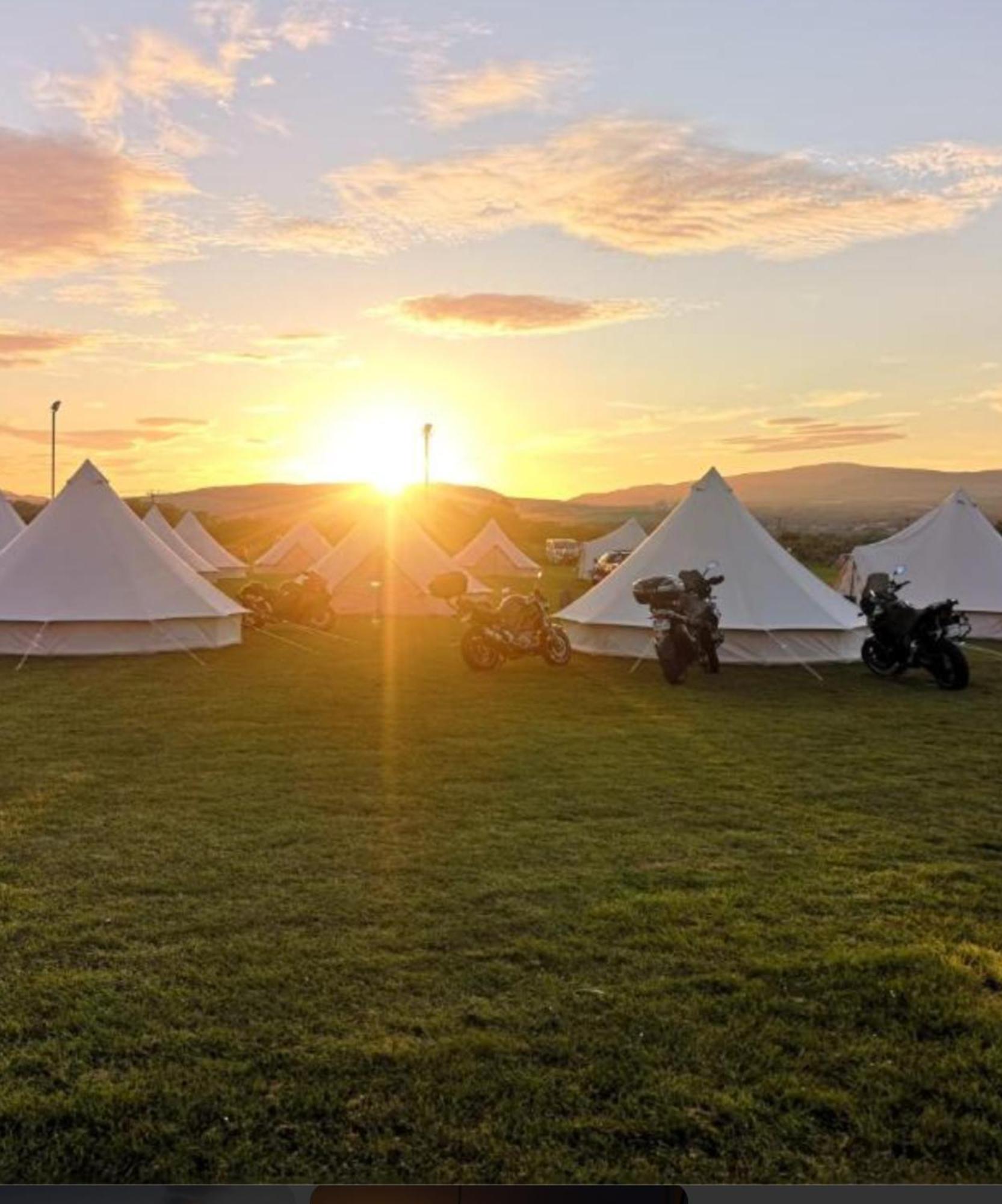 Suitehuts @ Silverstone Buitenkant foto