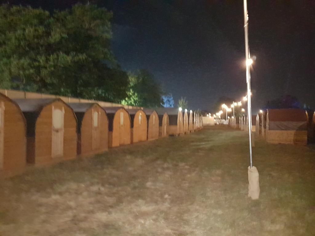 Suitehuts @ Silverstone Buitenkant foto